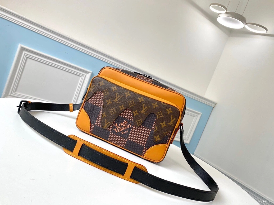 WIS VUITTON MESSAGER BAG LOUIS 0127